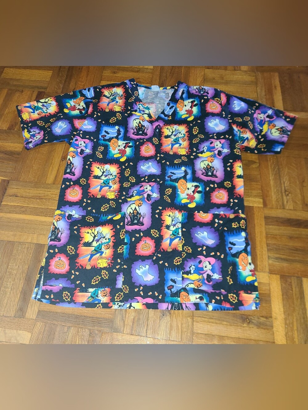 Disney Halloween Mickey Mouse & friends scrub top ladies size small